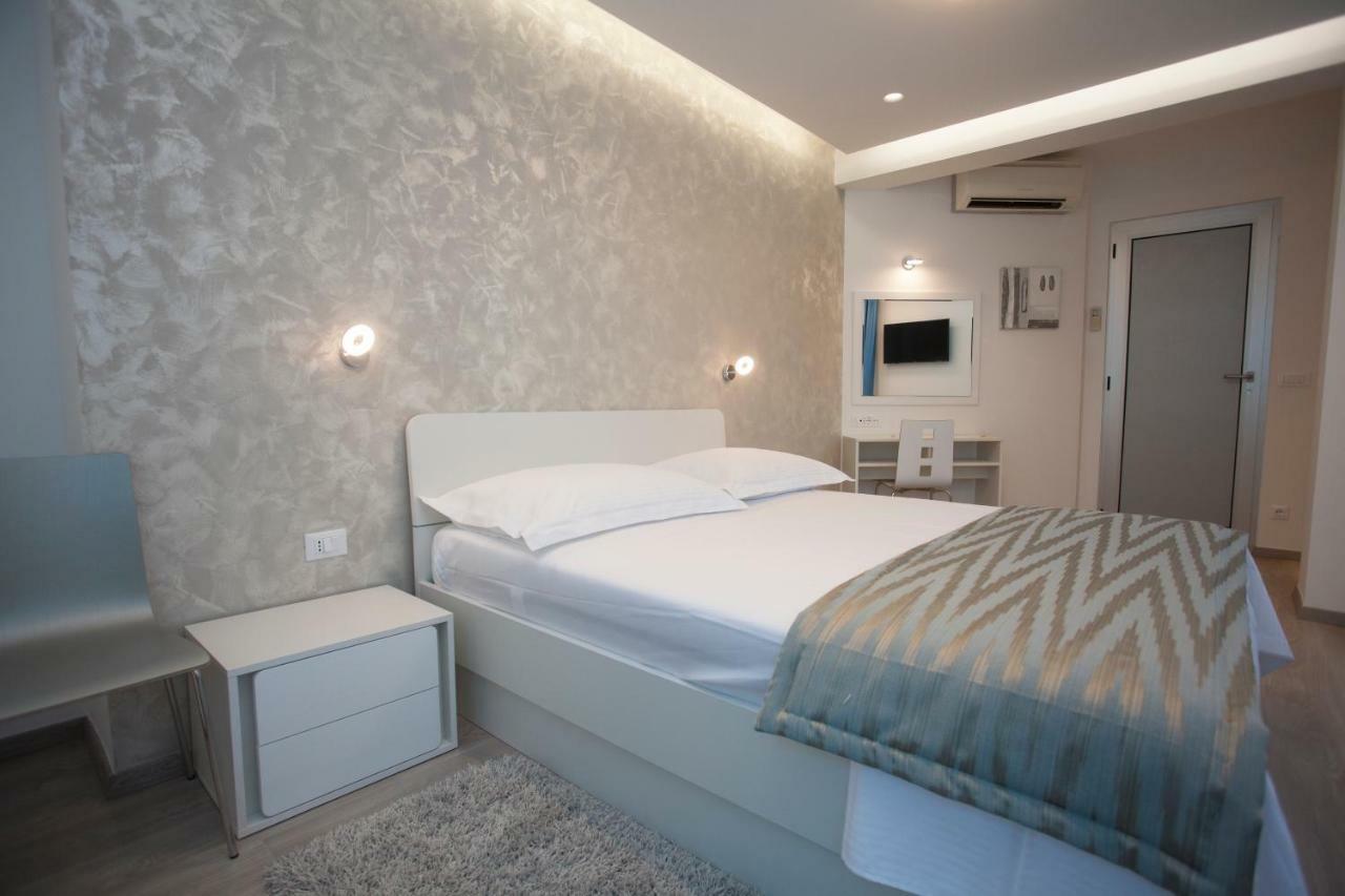 Apartments Lovret Flowers Split Ngoại thất bức ảnh